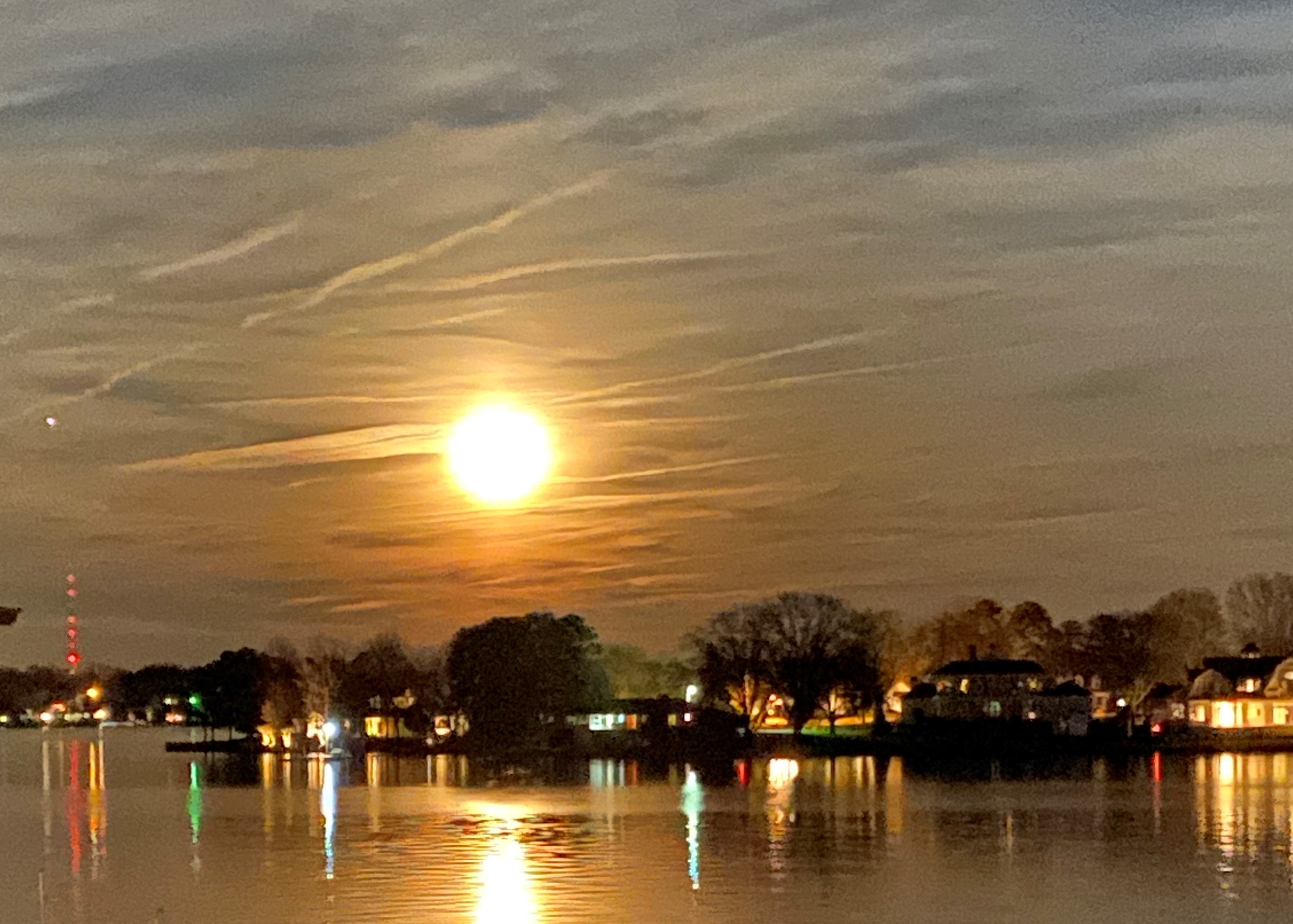 Moon rise moon rise over Lake Norman
